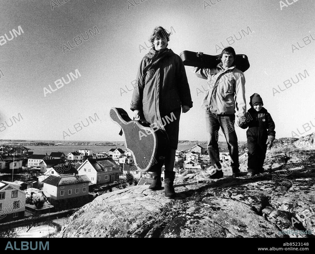 Göteborg 1983-03-19. Öbarna Eva Jarnedal och Janne Magnarsson fiarr 10-årsjuboleum. Här tillsammans med femårige sonen Erik *** Local Caption *** GP Foto: Curt Warås. Kamerareportage.