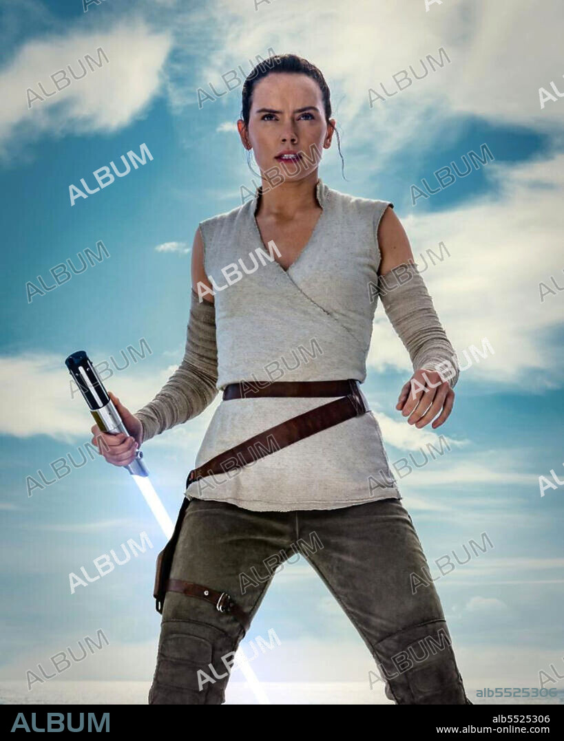 DAISY RIDLEY en STAR WARS: LOS ÚLTIMOS JEDI, 2017 (STAR WARS: EPISODE VIII-THE LAST JEDI), dirigida por RIAN JOHNSON. Copyright WALT DISNEY PICTURES/LUCASFILM.