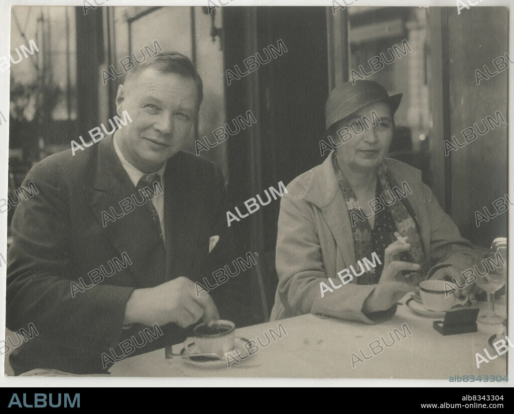 ANONYMOUS. Natalia Goncharova and Mikhail Larionov at the Restaurant Petit Saint-Benoît.