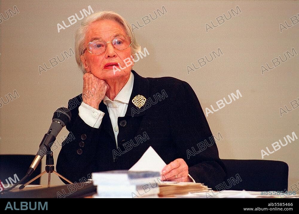 Noelle-Neumann, Elisabeth; Meinungsforscherin (Leiterin des Instituts für Demoskopie Allensbach); Berlin 19.12.1916 - Allensbach 25.3.2010. Foto, 18. Januar 2000 anläßl. der Veranstaltung "Freiheit und Gleichheit" der Konrad-Adenauer-Stiftung in Berlin.