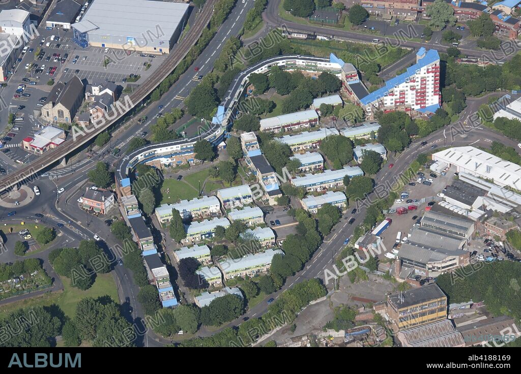Tom Collins House and the western part of the Byker Wall housing estate, Newcastle upon Tyne, 2015. Tom Collins House is a block of flats built in 1976-1978.