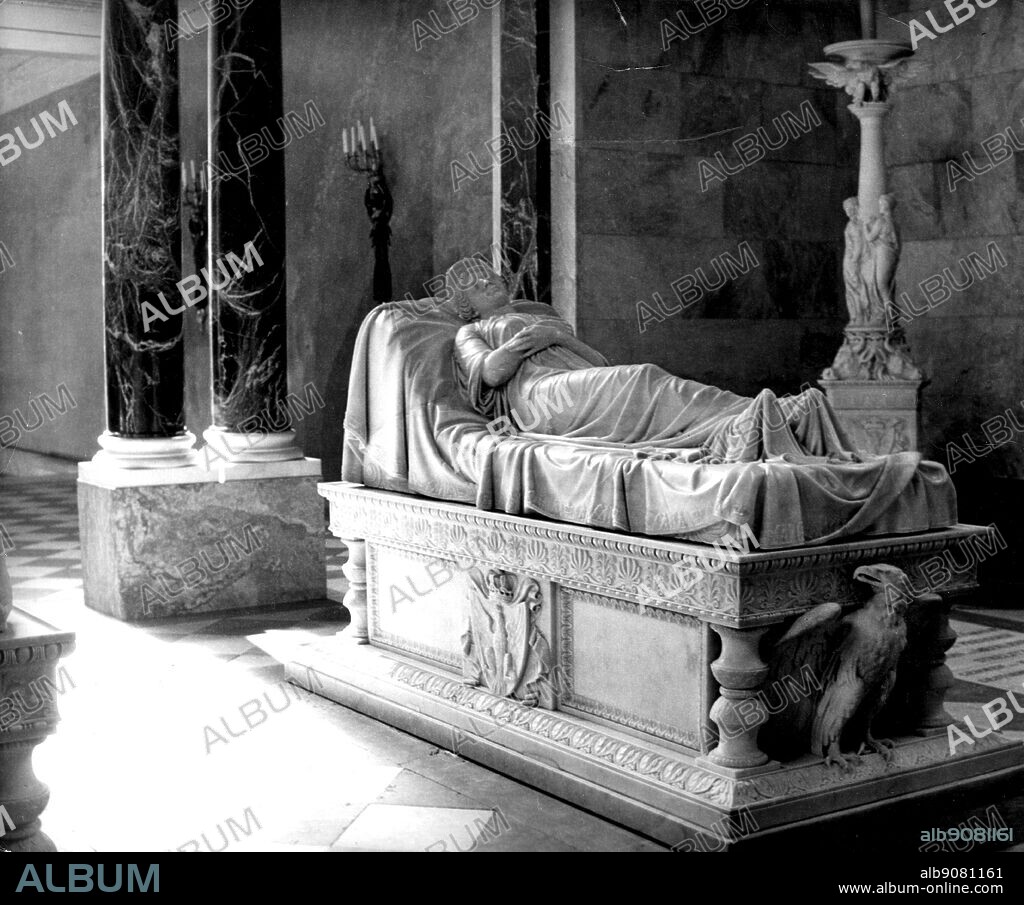 Tomb of Queen Louise.