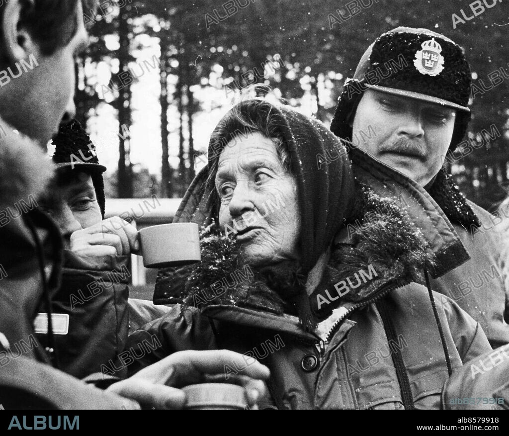 ÖDSMÅL 1988-02-24.. "Jag är beredd att skaka galler tillsammans med Sara Lidman och de andra", säger en av de äldsta demonstratnterna, 82-åriga Margit Ekelund *** Local Caption *** GP Foto: Christer Morát / Kamerareportage / TT / Kod: 2524.