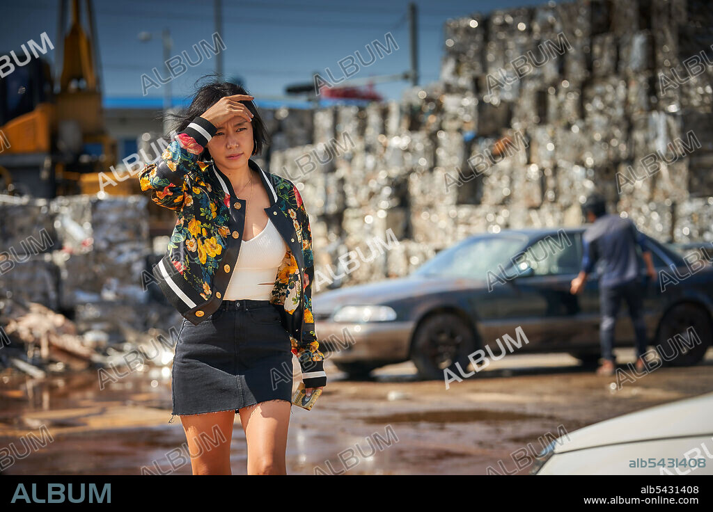 JEON DO-YEON en NIDO DE VÍBORAS, 2020 (JIPURAGIRADO JABGO SIPEUN JIBSEUNGDEUL), dirigida por YONG-HOON KIM. Copyright Megabox Plus M.