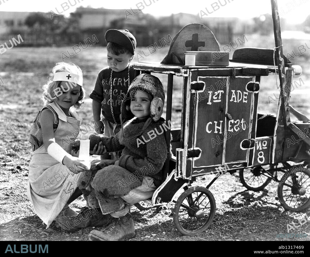 GEORGE 'SPANKY' MCFARLAND, JACKIE LYNN TAYLOR and SCOTTY BECKETT in WASHEE IRONEE, 1934, directed by JAMES PARROTT. Copyright HAL ROACH.