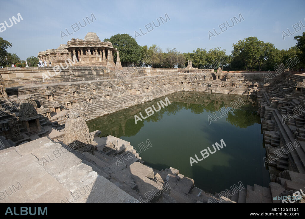 Tank at Modhera sun temple, built in 1026 by King Bhimdev, Solanki dynasty, dedicated to the sun god Surya, Modhera, Gujarat, India, Asia.