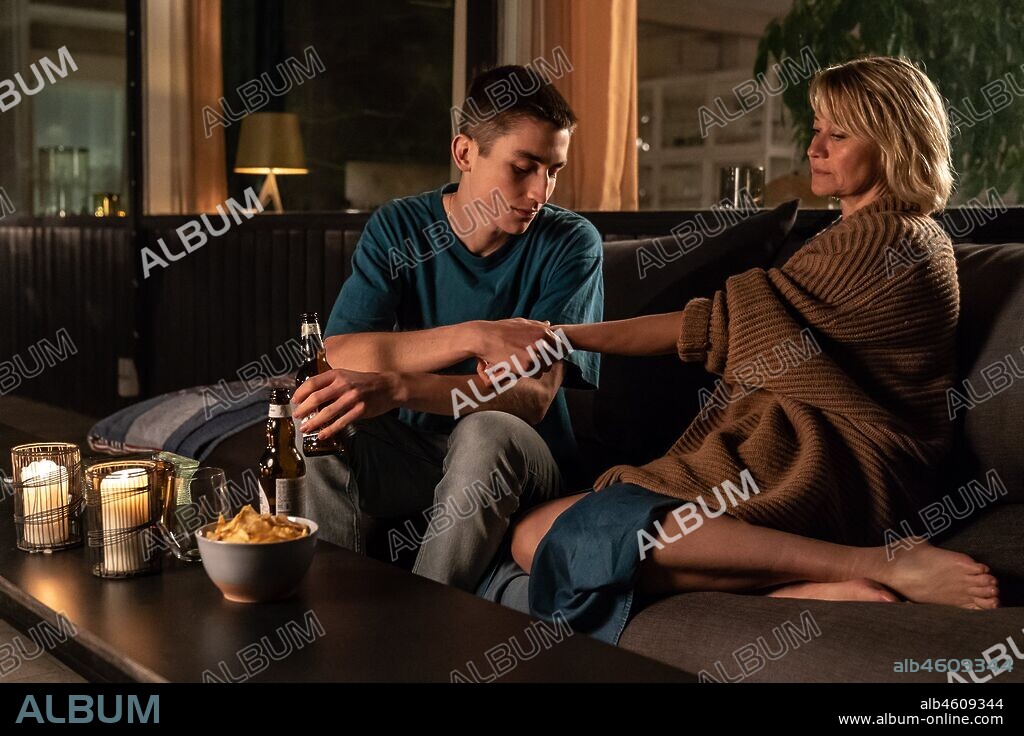 GUSTAV LINDH and TRINE DYRHOLM in QUEEN OF HEARTS, 2019 (DRONNINGEN), directed by MAY EL-TOUKHY. Copyright Nordisk Film / Det Danske Filminstitut / Radio (DR) / SVT.