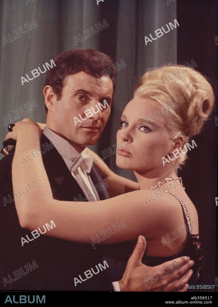 ARTURO FERNANDEZ y ELKE SOMMER en BAHIA DE PALMA, 1962, dirigida por JUAN BOSCH. Copyright ESTE FILMS.