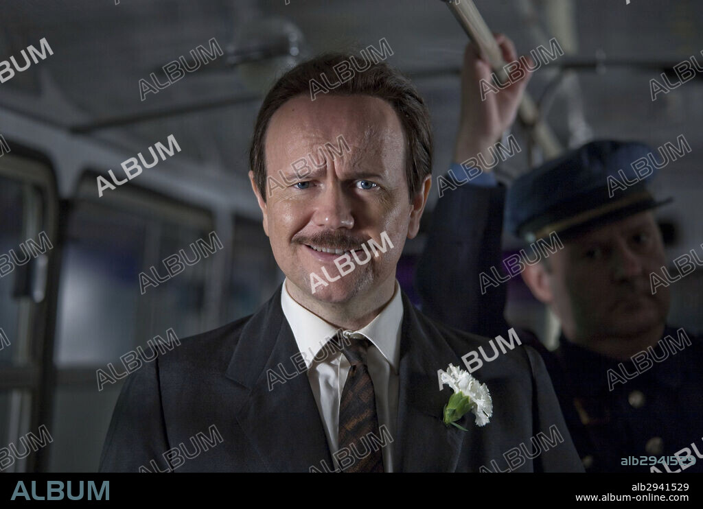 SANTIAGO SEGURA en EL GRAN VAZQUEZ, 2010, dirigida por OSCAR AIBAR. Copyright DISTINTO FILMS.