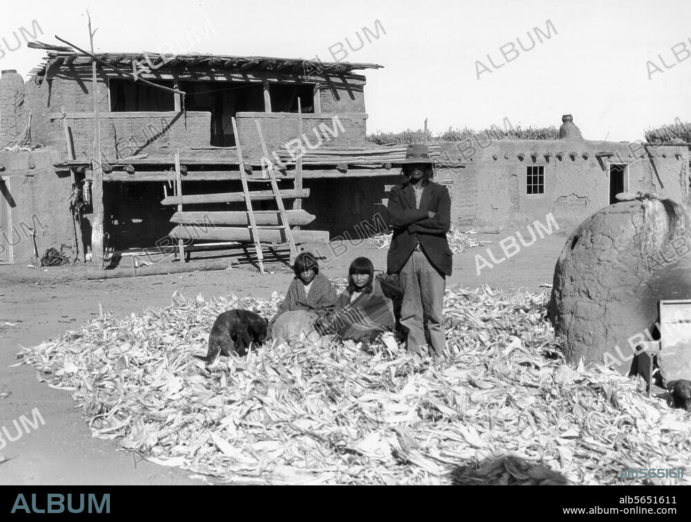 Völkerkunde:. Amerika. Pueblo-Indianer bei Santa Fe (New Mexico / USA). Foto, 1905 (Waldemar Abegg).