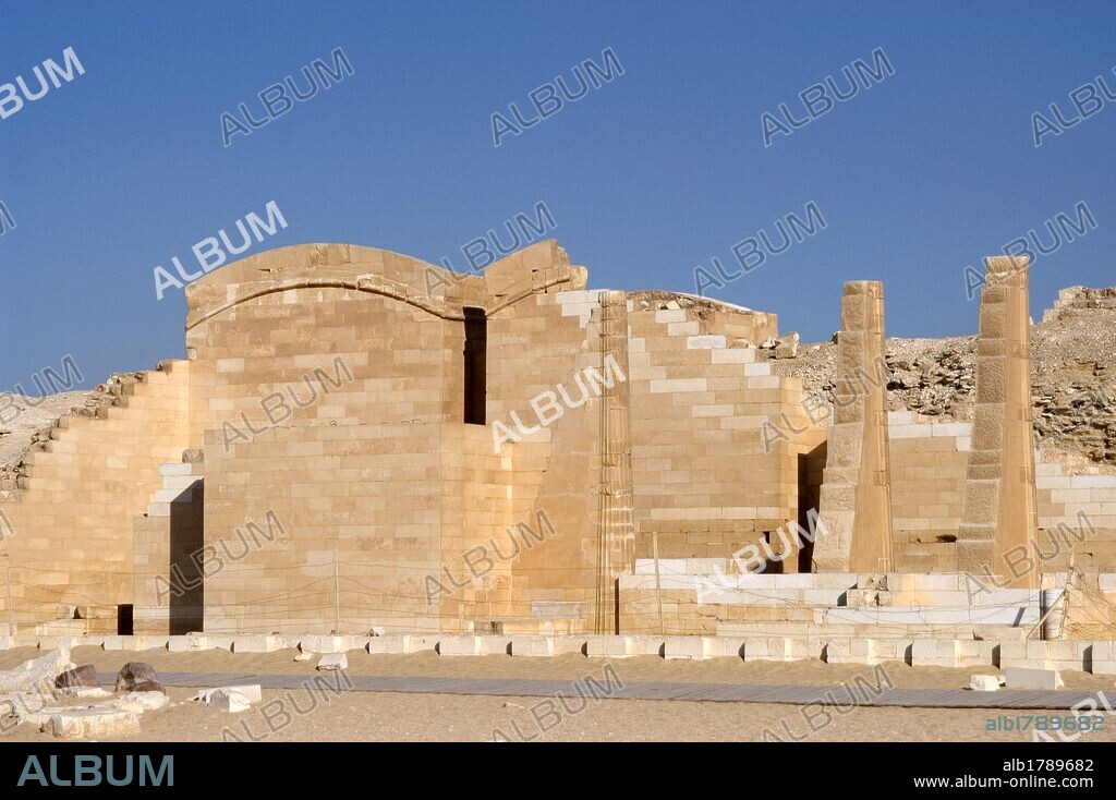 Egypt. Saqqara. Djoser's complex. Temple of the three fluted columns or T Temple, located in the middle of the wall that delimits the large patio. Old Kingdom.