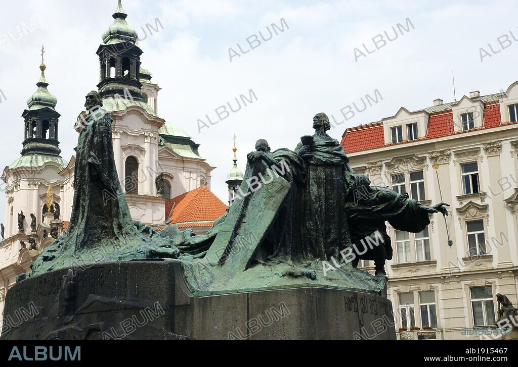 REPUBLICA CHECA. PRAGA (PRAHA). CIUDAD VIEJA (STARE MESTRO). PLAZA VIEJA. Monumento al reformista religioso checo, JUAN HUS (1370-1415). Erigido en el año 1915. Centro Europa.