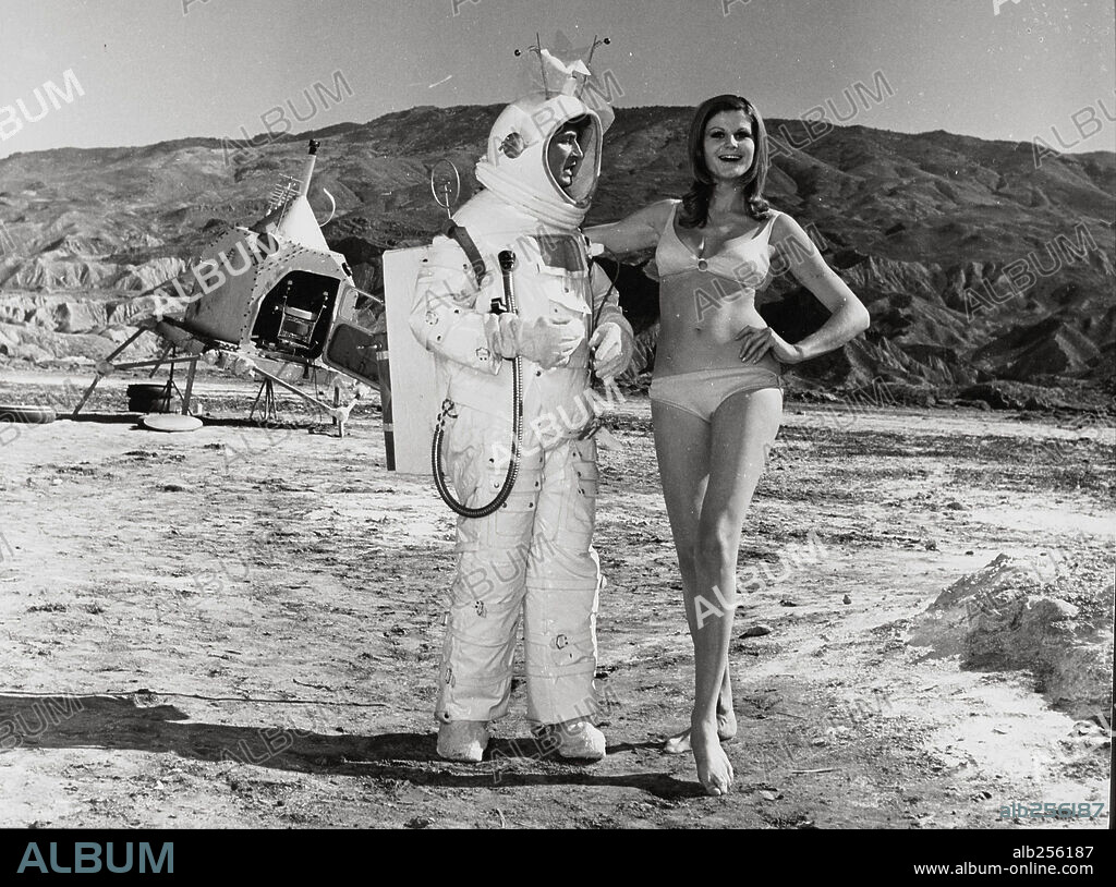 TONY LEBLANC en EL ASTRONAUTA, 1970, dirigida por JAVIER AGUIRRE. Copyright CB FILMS.