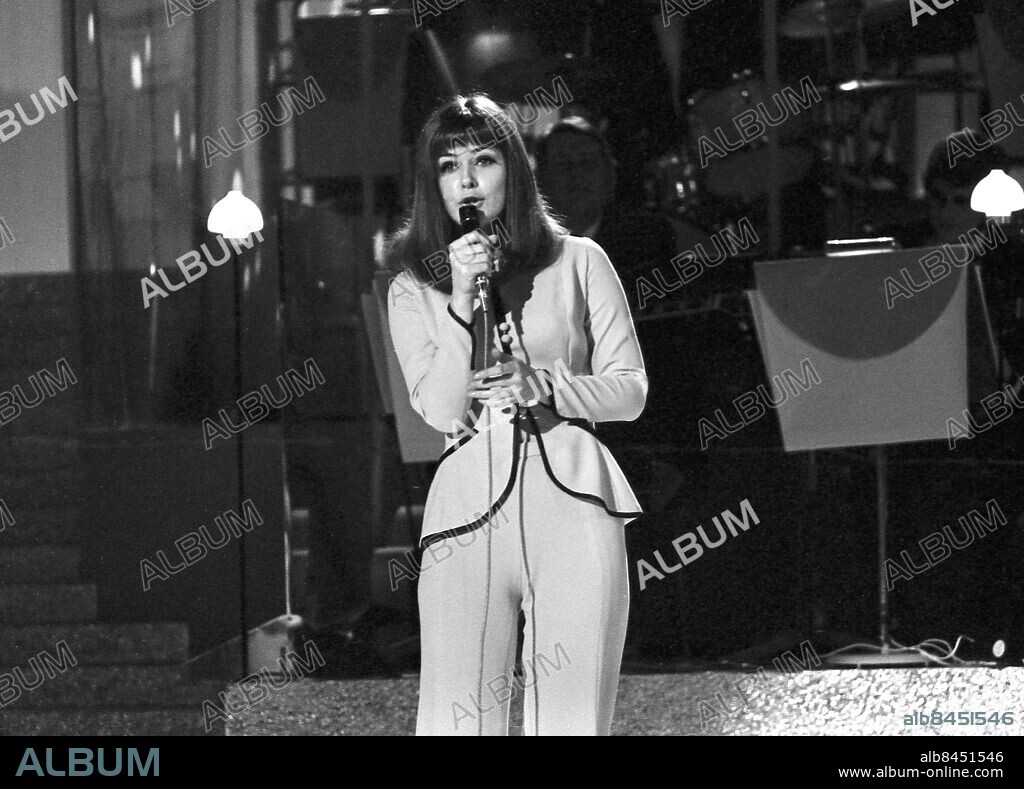 STOCKHOLM1969-03-01 . Anni-Frid Lyngstad performs the song Härlig är vår jord in Melodifestivalen 1969 at Cirkus i Stockholm. Photo: SVT / TT code 5600.