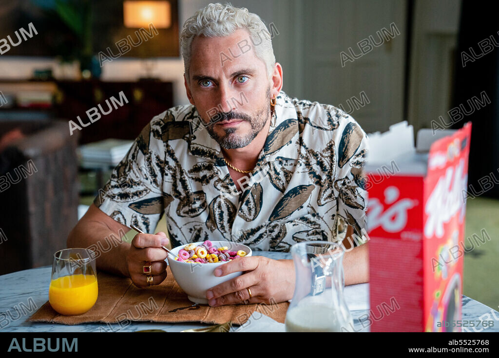 PACO LEON en EL INSOPORTABLE PESO DE UN TALENTO DESCOMUNAL, 2022 (THE UNBEARABLE WEIGHT OF MASSIVE TALENT), dirigida por TOM GORMICAN. Copyright Lionsgate / Saturn Films.