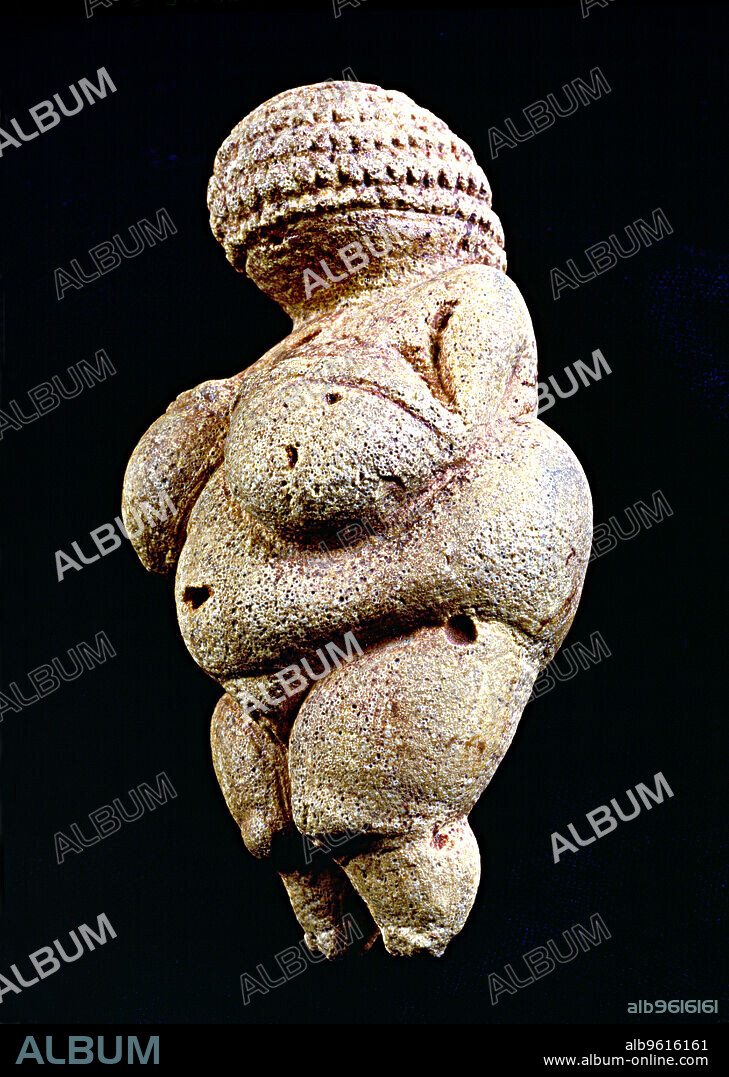 Venus of Willendorf', 110 mm.: woman statue made in limestone and painted with ochre. It is rhombus shaped, the belly and the chest are shown very developed and the pubic zone is clear.