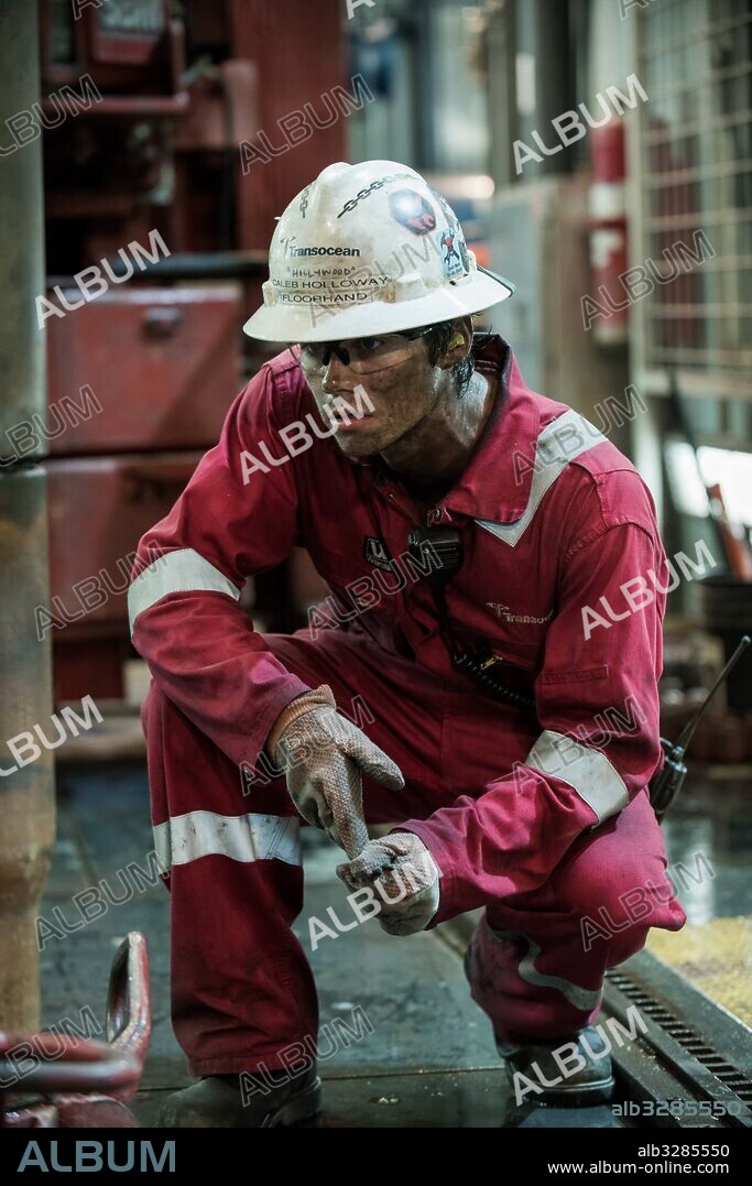 DYLAN O'BRIEN in DEEPWATER HORIZON, 2016, directed by PETER BERG. Copyright DI BONVENTURA PICTURES/IMAGENATION ABU DHABI FZ/LIONSGATE.
