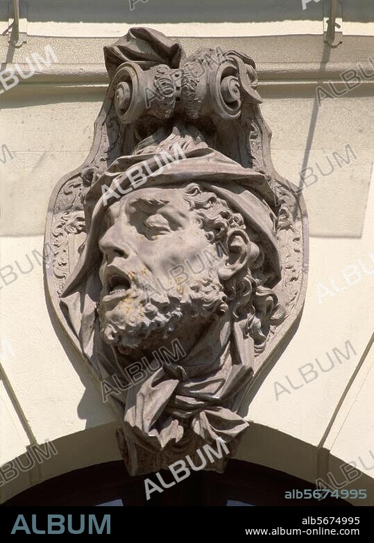 Schlüter, Andreas um 1660-1714. "Sterbender Krieger", 1696. Skulptur. Aus der Reihe von 22 Masken sterbender Krieger als Schlußsteine im Innenhof des Zeughauses, Berlin.