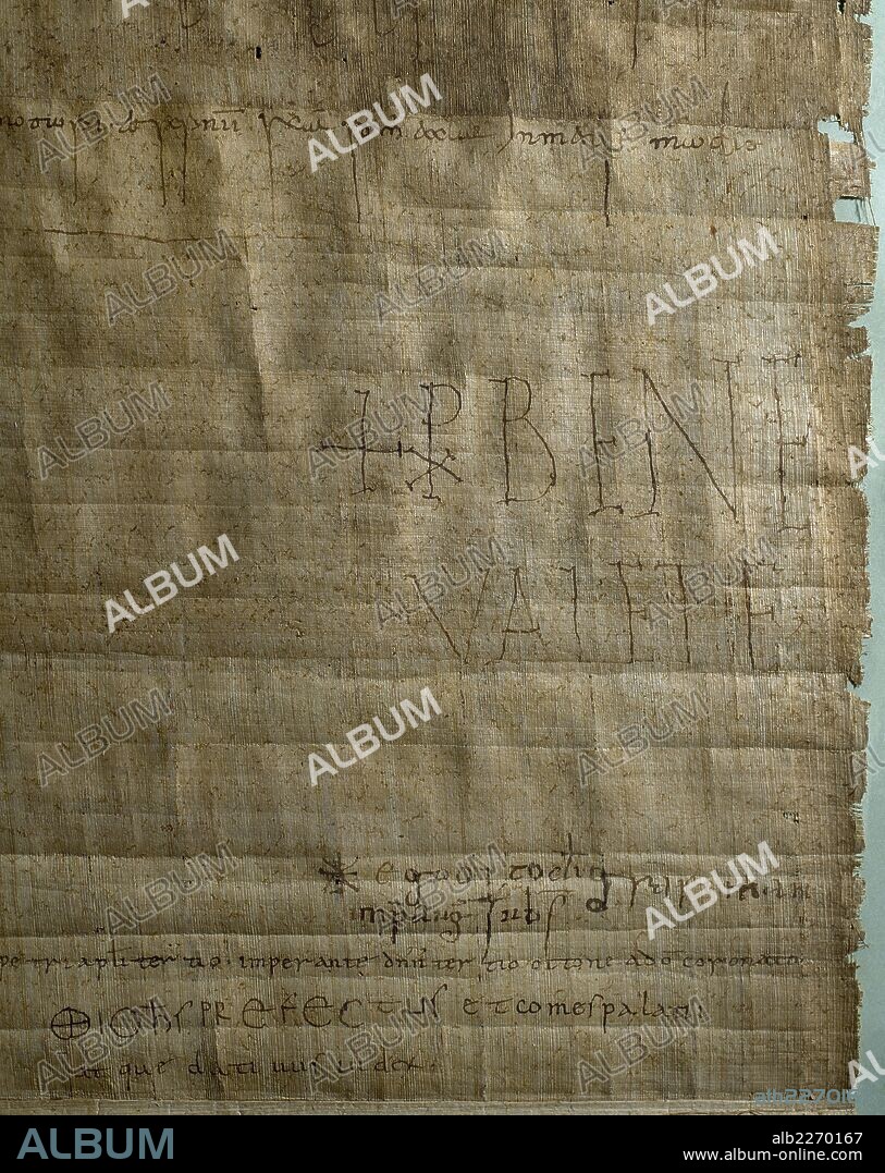GREGORIO V (Carintia,972-Roma,999). Papa germano (996-999), de nombre Bruno de Carintia. BULA NOTIFICANDO QUE EN EL SINODO CELEBRADO EL 9 DE MAYO DEL AÑO 998 EN LA BASILICA DE SAN PEDRO DEL VATICANO, EN PRESENCIA DE OTON III Y DEL CONDE ARMENGOL (I DE URGEL), SE DESTITUYE DE LA SEDE DE OSONA AL OBISPO INTRUSO GUADALL Y SE CONFIRMA AL LEGITIMO, EL OBISPO ARNULFO. Detalle final del documento y firma. Archivo de la Catedral de Vic. Provincia de Barcelona. Comarca de Osona. Cataluña.