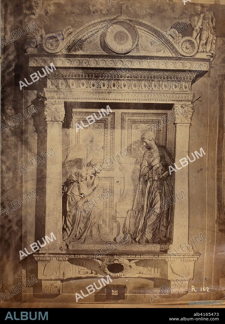Tabernáculo de la Anunciación de  Donatello en la Iglesia de la Santa Croce en Florencia.