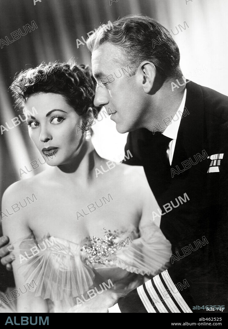 ALEC GUINNESS and YVONNE DE CARLO in THE CAPTAIN'S PARADISE, 1953, directed by ANTHONY KIMMINS. Copyright LONDON FILMS.