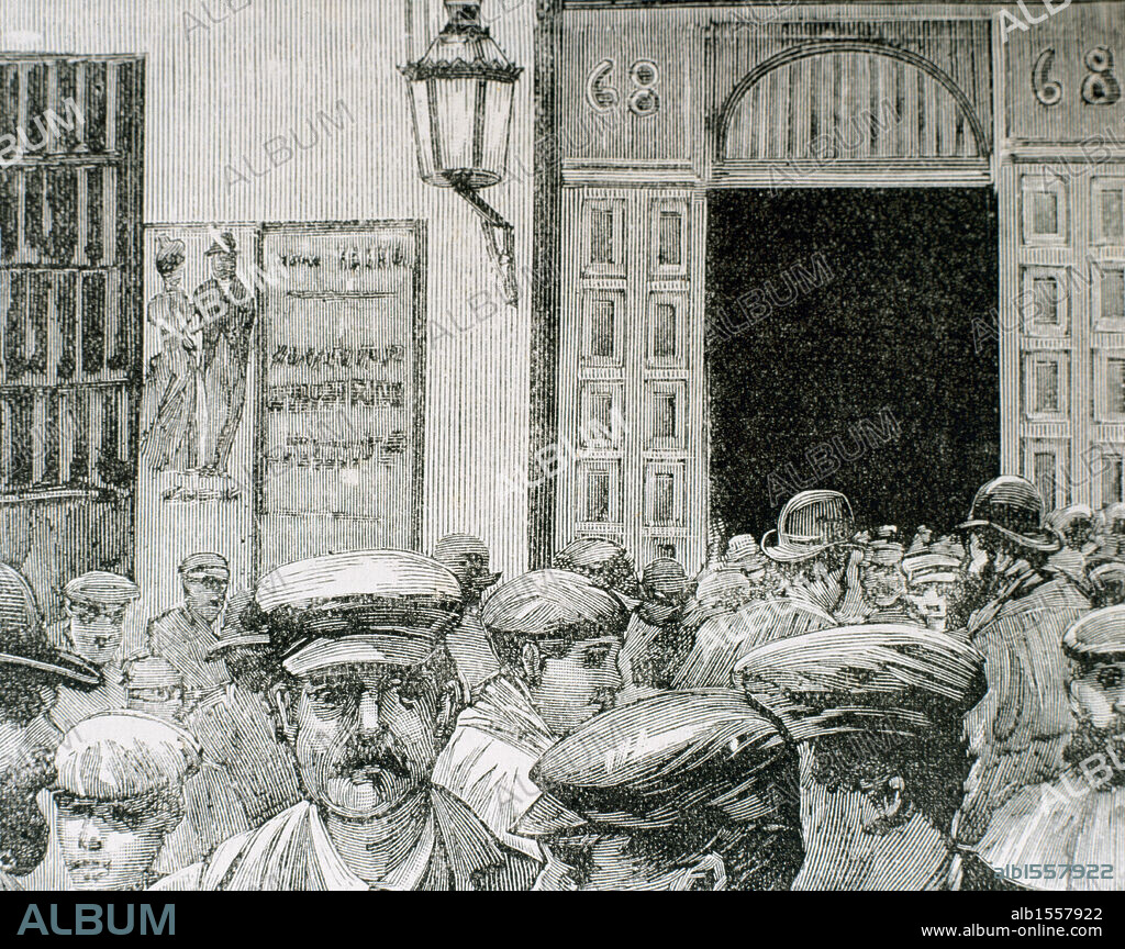 MOVIMIENTOS OBREROS. Obreros frente al Liceo Rius, en la calle Atocha, Madrid, donde se celebró el 4 de mayo de 1890 una reunión de obreros socialistas, coincidiendo con la semana reivindicativa de los derechos obreros. Grabado. España.