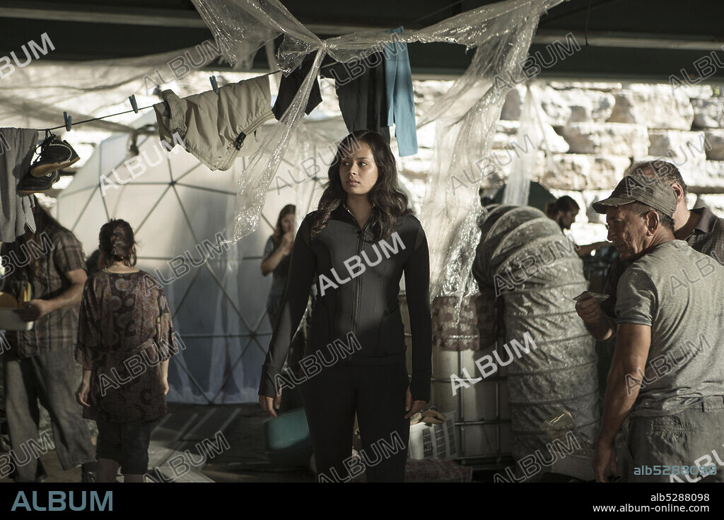 Frankie Adams in THE EXPANSE, 2015, directed by ROBERT LIEBERMAN. Copyright ALCON ENTERTAIMENT / Hivemind. Season 2 Chapter 10.