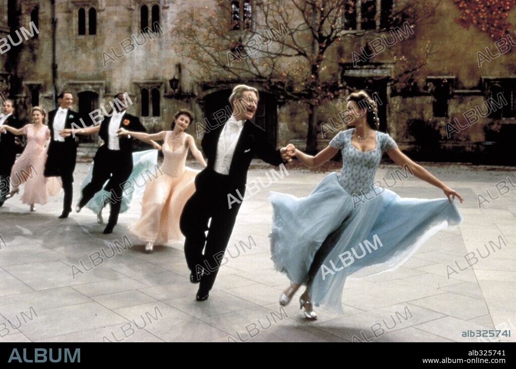 KENNETH BRANAGH y NATASCHA McELHONE en TRABAJOS DE AMOR PERDIDOS, 2000 (LOVE'S LABOUR'S LOST), dirigida por KENNETH BRANAGH. Copyright SHAKESPEARECFILM COMPANY, THE.