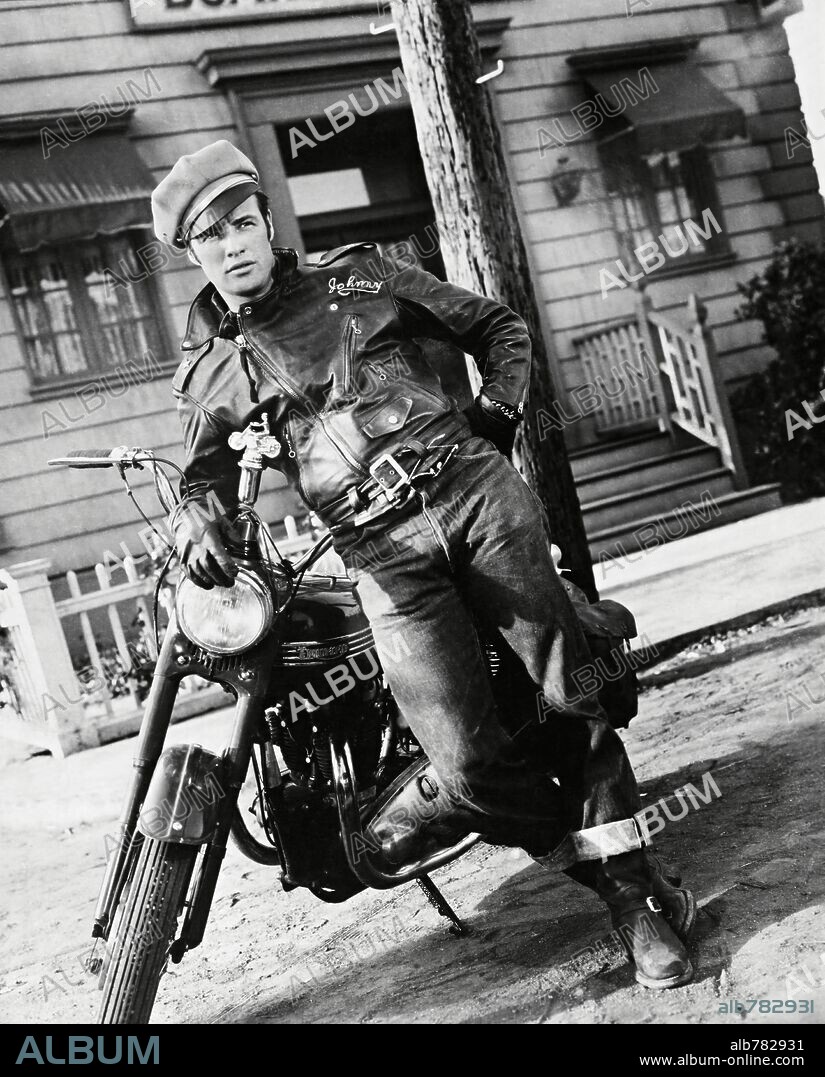 MARLON BRANDO en SALVAJE!, 1953 (THE WILD ONE), dirigida por LASZLO BENEDEK. Copyright COLUMBIA PICTURES.
