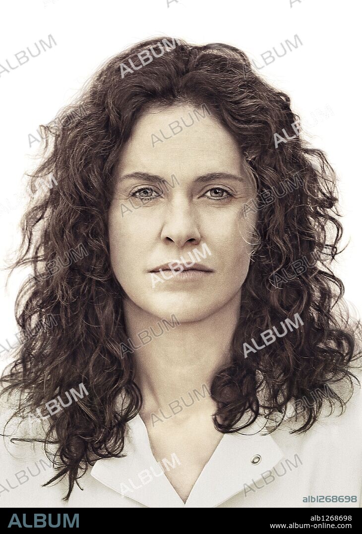 AMY BRENNEMAN in THE LEFTOVERS, 2014, directed by DAMON LINDELOF. Copyright WARNER BROS. TELEVISION.