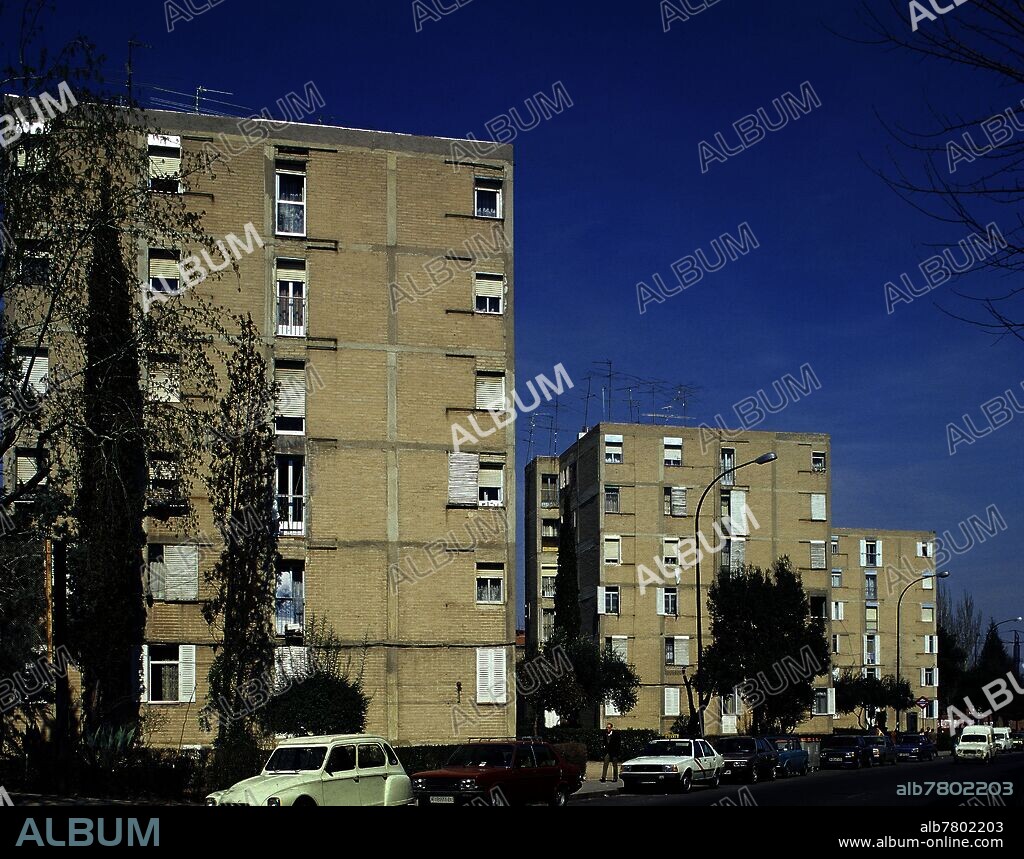 EDIFICIOS DEL POBLADO CANO ROTO EN EL BARRIO MADRILEÑO DE CARABANCHEL.