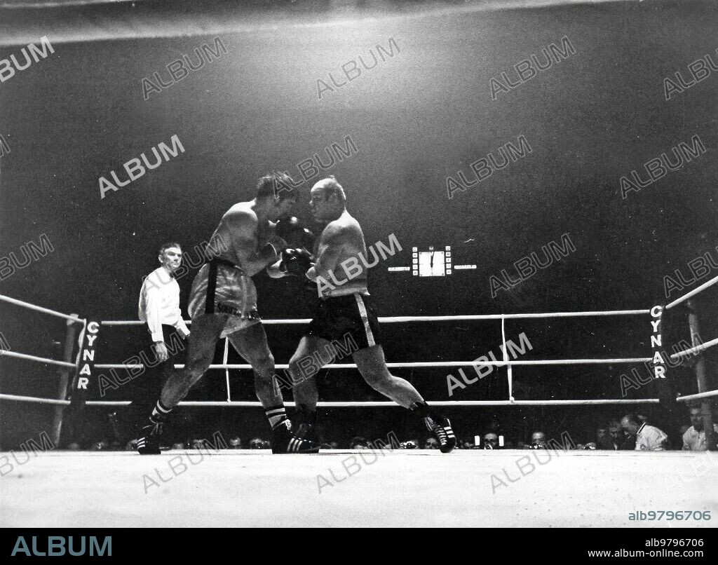Madrid. 03/04/1970. José Manuel Ibar "Urtain", campeón de Europa de los pesos pesados al vencer a Peter Weiland en el Palacio de los Deportes de Madrid.