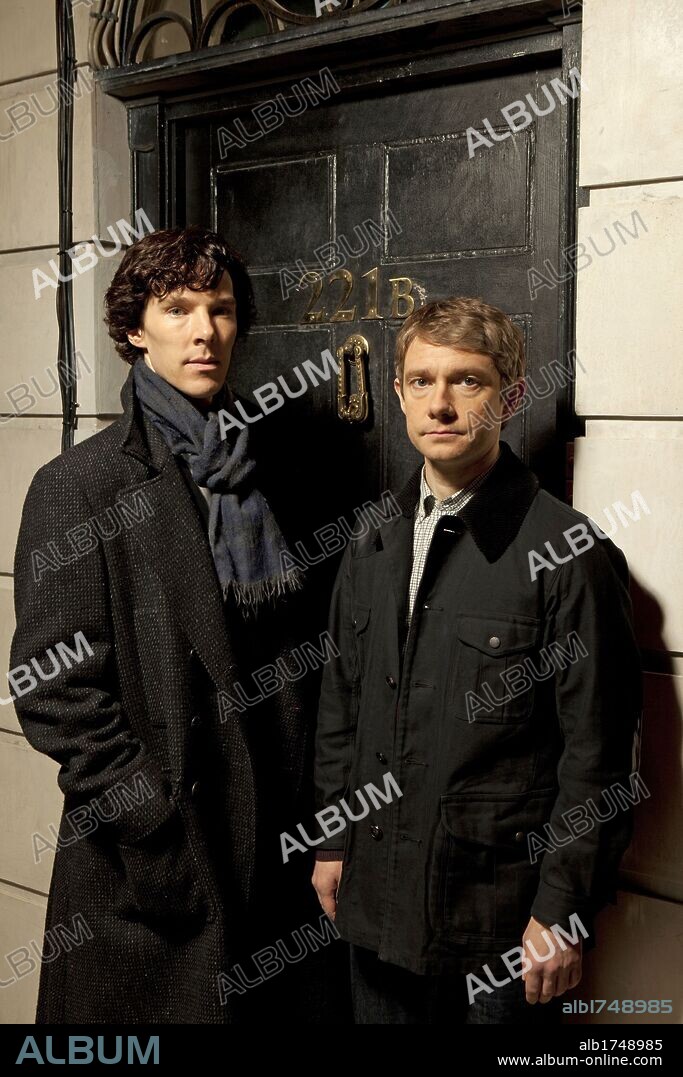 BENEDICT CUMBERBATCH, MARTIN FREEMAN und JOHN WATSON. BENEDICT CUMBERBATCH und MARTIN FREEMAN in SHERLOCK - EINE LEGENDE KEHRT ZURÜCK!, 2010 (SHERLOCK), unter der Regie von PAUL MCGUIGAN. Copyright HARTSWOOD FILMS/BBC WALES.