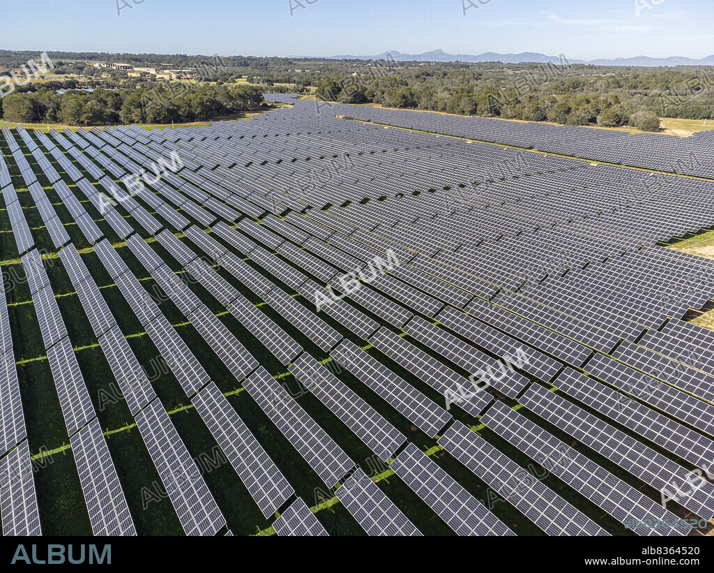Sa Caseta Parc Fotovoltaic, solar energy plates, Llucmajor, Mallorca, Balearic Islands, Spain.