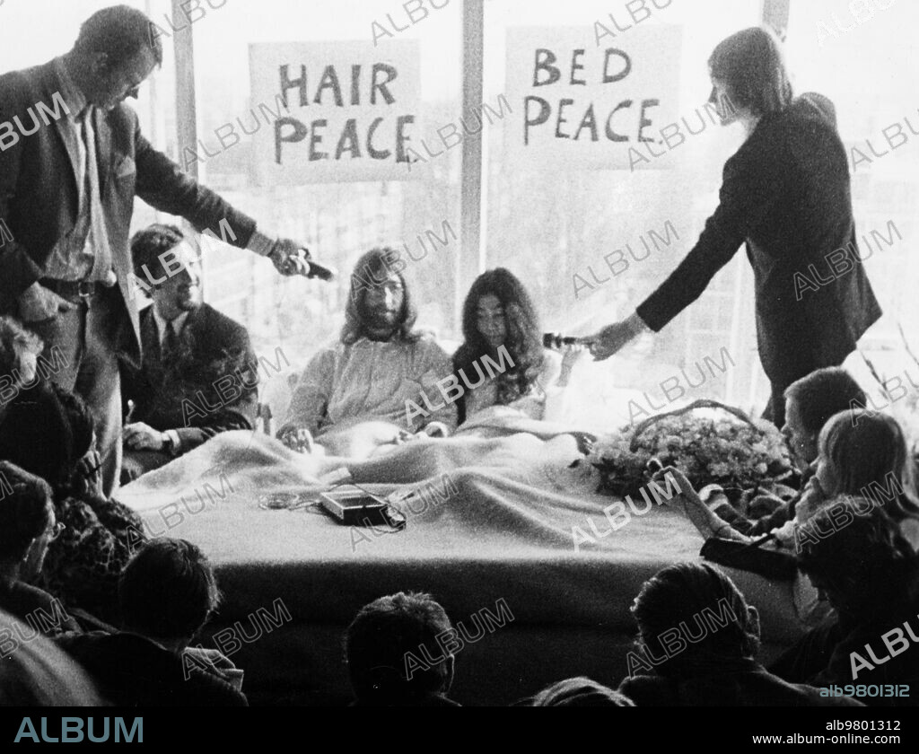 Yoko ono, john lennon, 1971.