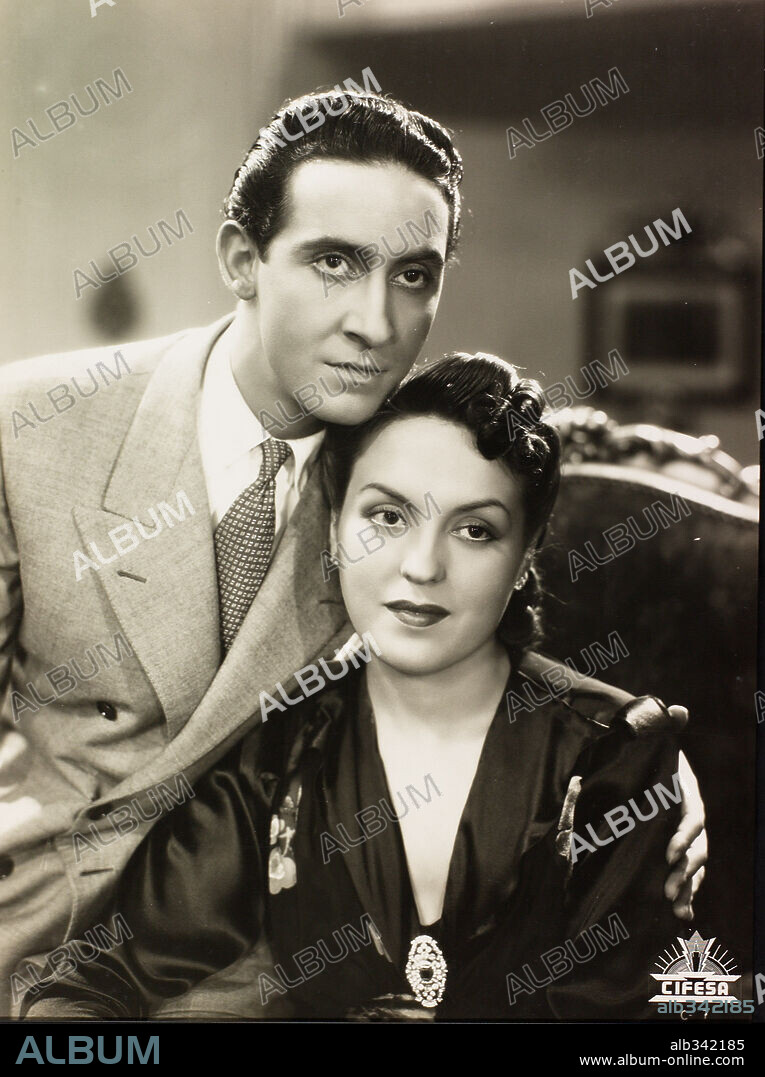 LUIS PRENDES y MERCEDES VECINO en LA MADRE GUAPA, 1942, dirigida por FELIX DE POMES. Copyright P.C. ROSA.