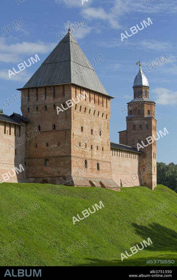 Kremlin Wall with Towers, UNESCO World Heritage Site, Veliky Novgorod, Novgorod Oblast, Russia, Europe.