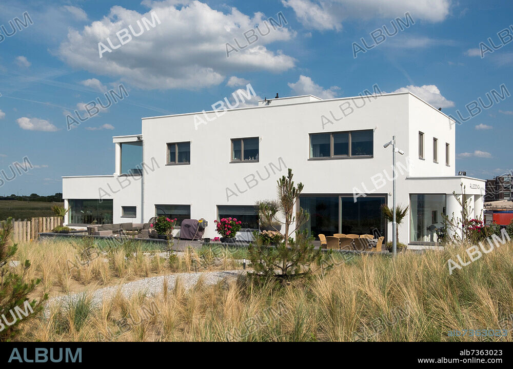 Katwijk aan Zee, The Netherlands. Exterior view of Villa Allegonda, built in 1901, architect: J. P. Oud (born Jacobus Johannes Pieter Oud, 1890 - 1963, Dutch architect). Restored in 2017. Photo, 2017.