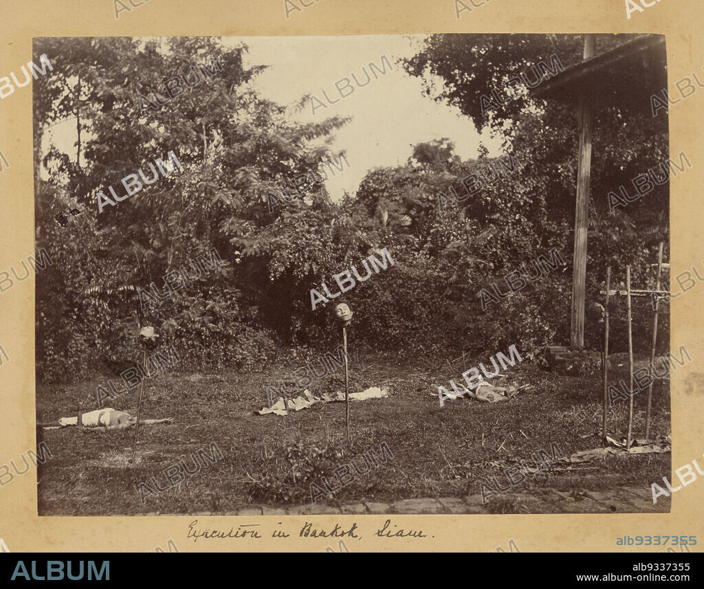 Execution in Bangkok, In the foreground two severed heads on stakes, in the background the two corpses., anonymous, Bangkok, c. 1880 - c. 1890, photographic support, cardboard, albumen print, height 207 mm × width 273 mm, height 258 mm × width 354 mm.