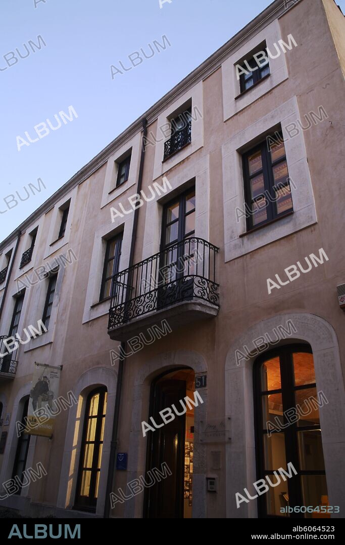 Palafrugell; casa natal - museo del escritor Josep Pla (i Fundació J. Pla) en el carrer Nou.