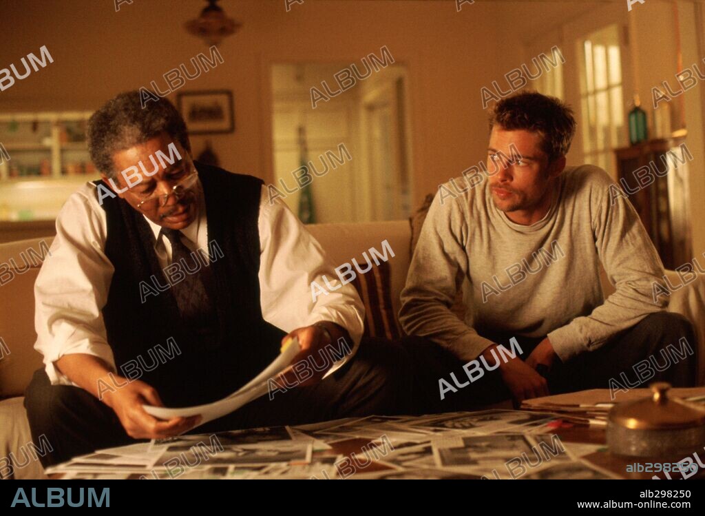 BRAD PITT et MORGAN FREEMAN dans SEVEN, 1995, réalisé par DAVID FINCHER. Copyright NEW LINE CINEMA.