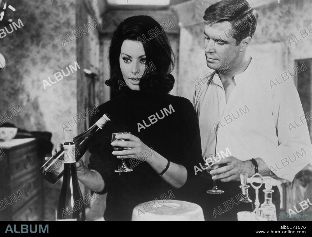 MICHAEL ANDERSON. ESCENA DE LA PELICULA "OPERACION CROSSBOW" - 1965 - GEORGE PEPPARD Y SOFIA LOREN - PANAVISION.