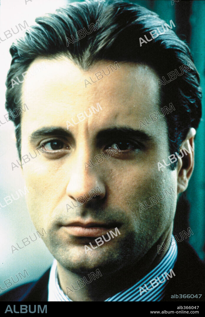 ANDY GARCIA in NIGHT FALLS ON MANHATTAN, 1997, directed by SIDNEY LUMET. Copyright SPELLING FILMS INTERNATIONAL.