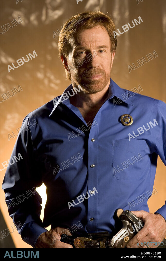 CHUCK NORRIS dans WALKER, TEXAS RANGER: TRIAL BY FIRE, 2005, réalisé par AARON NORRIS. Copyright PARAMOUNT TELEVISION.