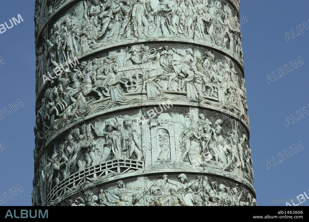 FRANCIA PARIS. Detalle de la COLONNE VENDOME (Columna Vendome), de 44 m. altitud, erigida en honor a Napoleón I. Realizada en bronce a imitación de la Columna Trajana. Detalle de los relieves obras de Joseph Bosio, que narran las gestas de NAPOLEON BONAPARTE entre 1805 y 1807. Europa.