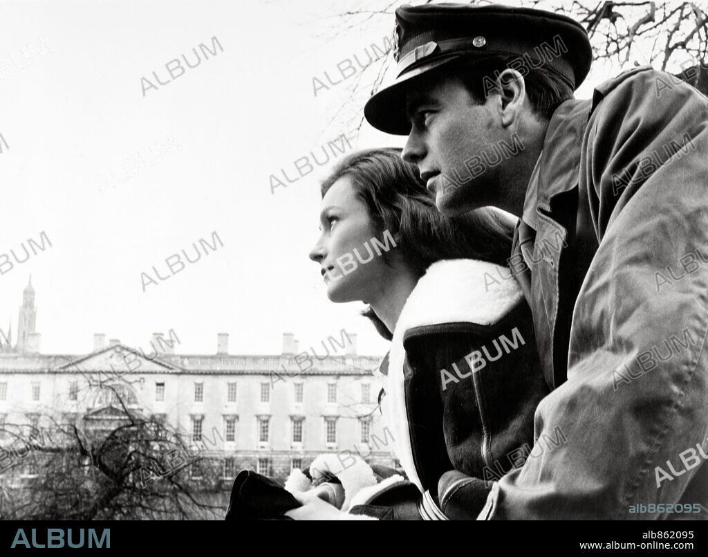 ROBERT WAGNER and SHIRLEY ANNE FIELD in THE WAR LOVER, 1962, directed by PHILIP LEACOCK. Copyright COLUMBIA PICTURES.