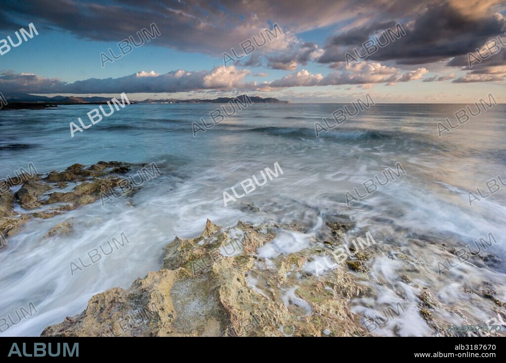 playa de Es Dolç y punta Llarga de Son Real, bahia de Alcudia, Santa Margarida, Mallorca, balearic islands, spain, europe.