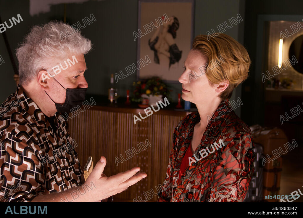 PEDRO ALMODOVAR y TILDA SWINTON en LA VOZ HUMANA, 2020, dirigida por PEDRO ALMODOVAR. Copyright EL DESEO/FILMNATION ENTERTAINMENT.