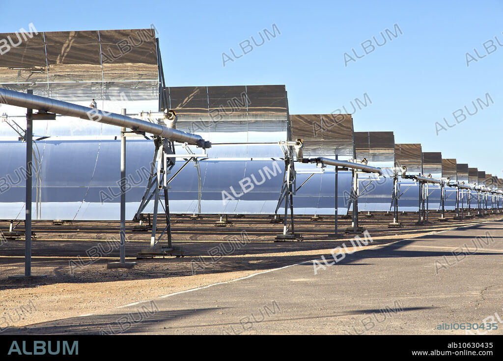 Solana Generating Station, solar power plant, near Gila Bend, Arizona. The largest parabolic trough plant in the world, and the first U.S. solar plant with molten salt thermal energy storage, green technology, Maricopa County, Arizona, USA.