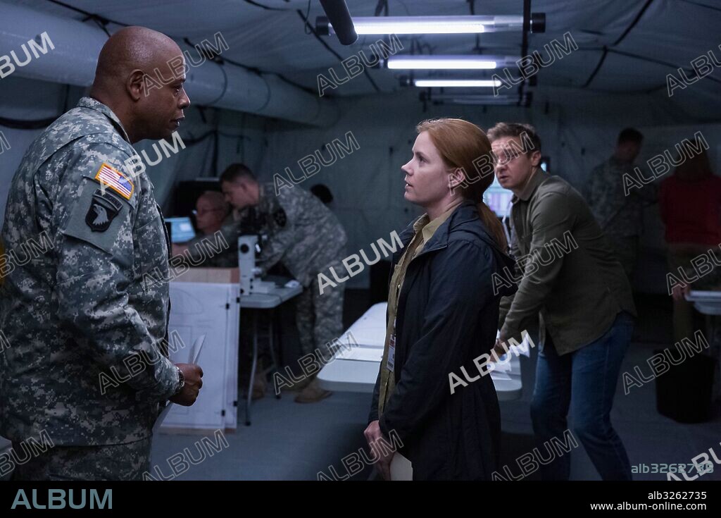 FOREST WHITAKER und JEREMY RENNER in ARRIVAL, 2016, unter der Regie von DENIS VILLENEUVE. Copyright 21 LAPS ENT/FILMNATION ENT/LAVA BEAR FI/MEL'S CITE DU CINEMA.